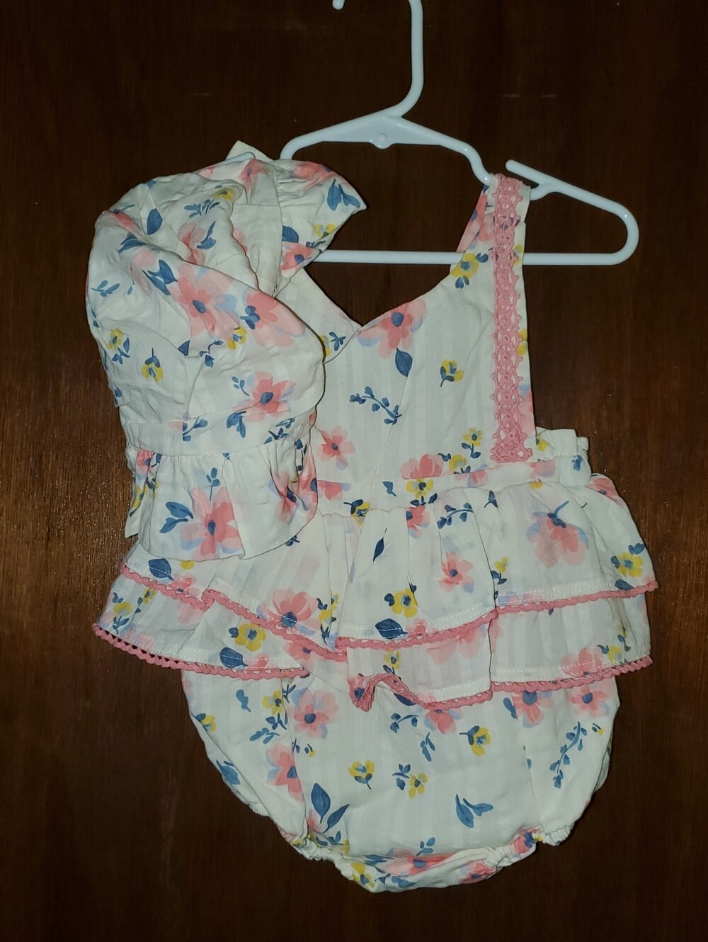 NWOT Joie Floral Baby Ruffle Romper W/Hat Sz 6-9 Months